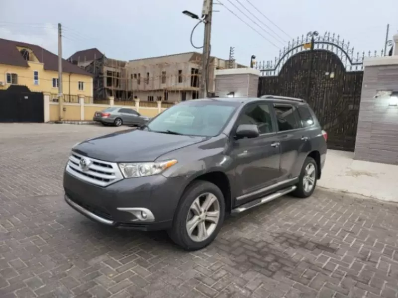 Toyota Highlander   - 2013