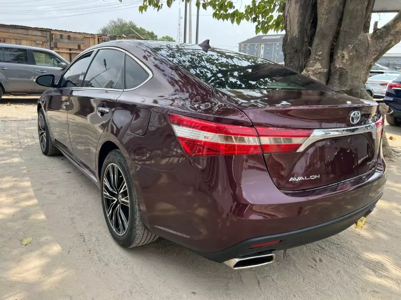 Toyota Avalon   - 2013