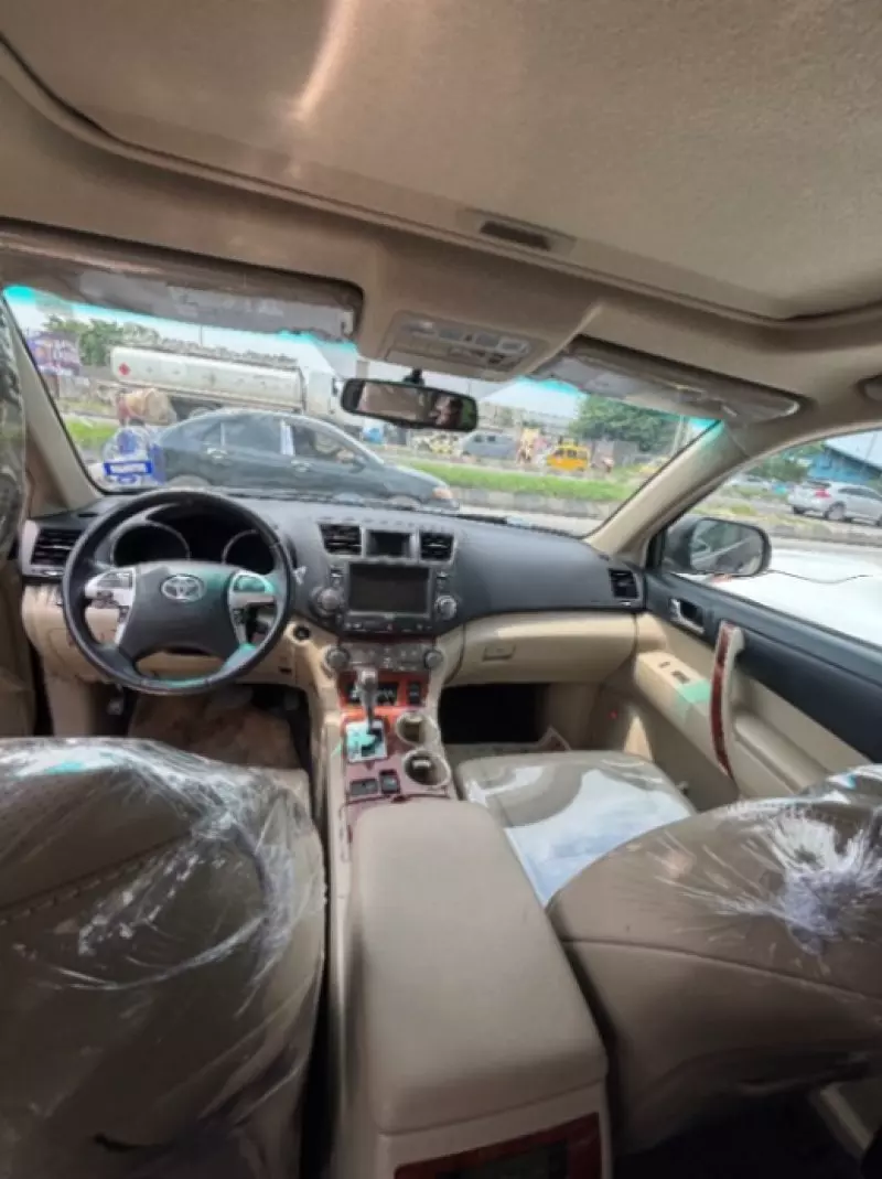 Toyota Highlander   - 2012