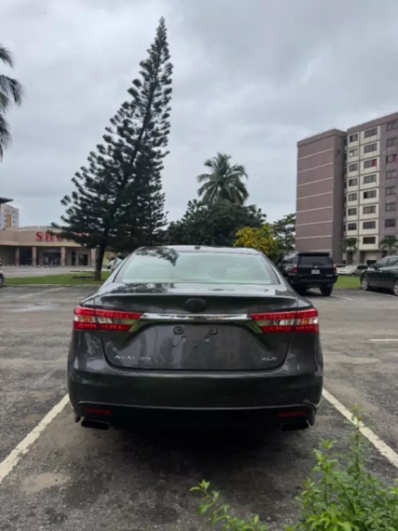 Toyota Avalon   - 2013
