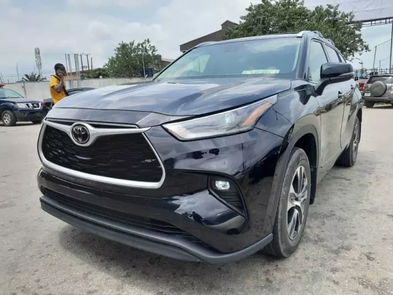 Toyota Highlander   - 2021