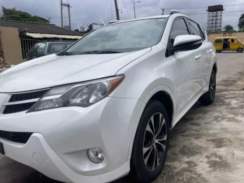 Toyota RAV 4   - 2015