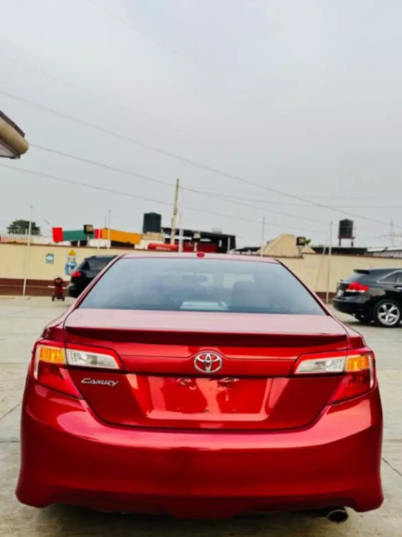 Toyota Camry - 2012