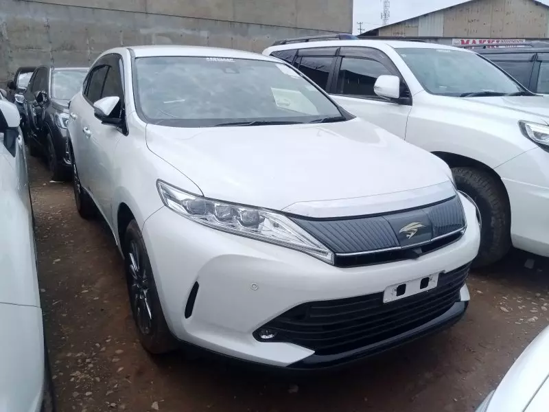 Toyota Harrier   - 2017