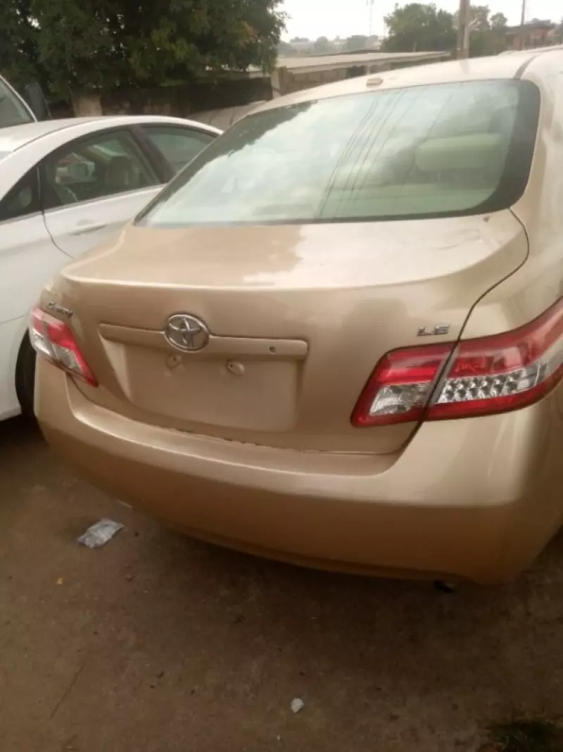 Toyota Camry - 2010
