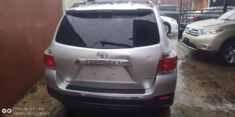 Toyota Highlander   - 2012