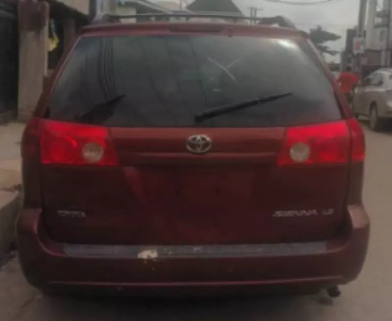 Toyota Sienna   - 2006