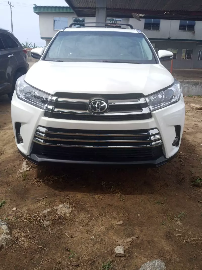 Toyota Highlander   - 2016