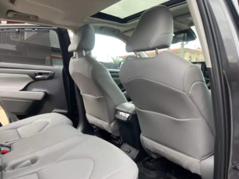 Toyota Highlander   - 2020