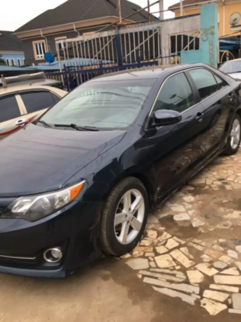 Toyota Camry   - 2014