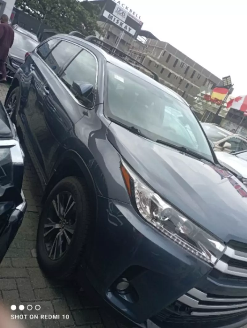 Toyota Highlander   - 2016