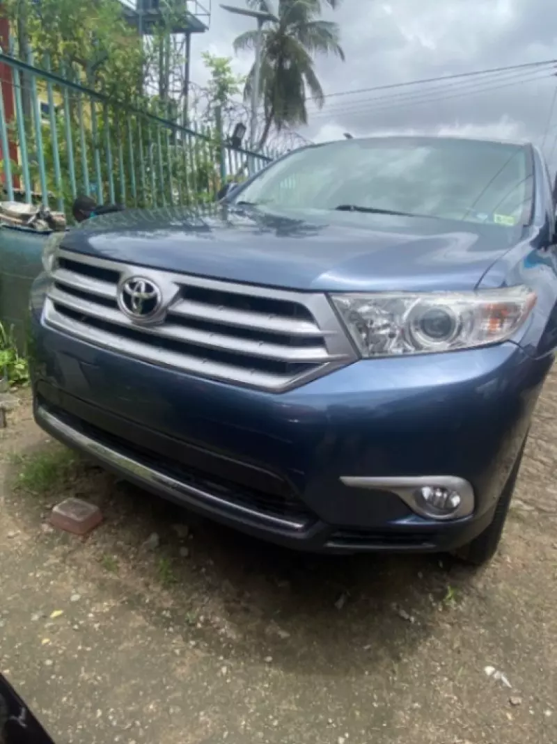 Toyota Highlander   - 2013