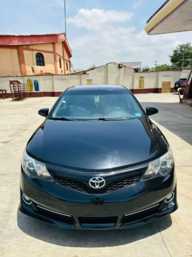 Toyota Camry   - 2012