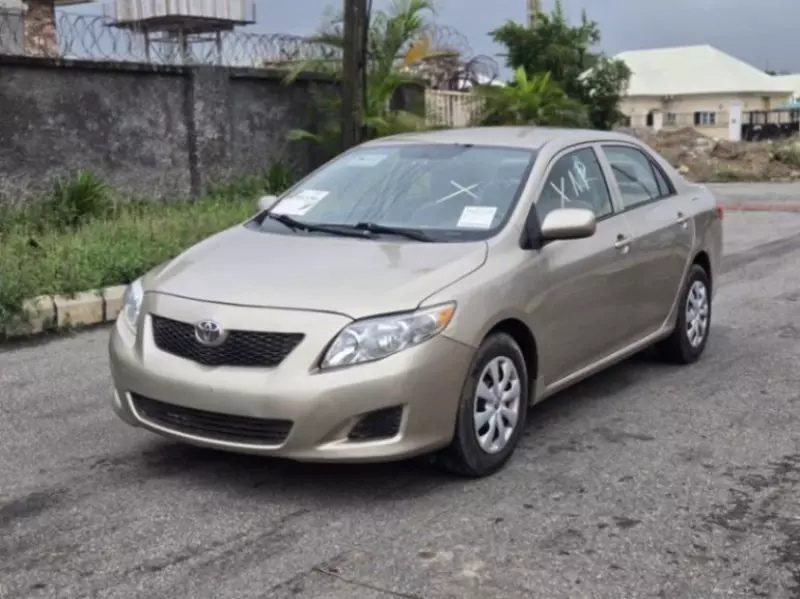 Toyota Corolla   - 2011