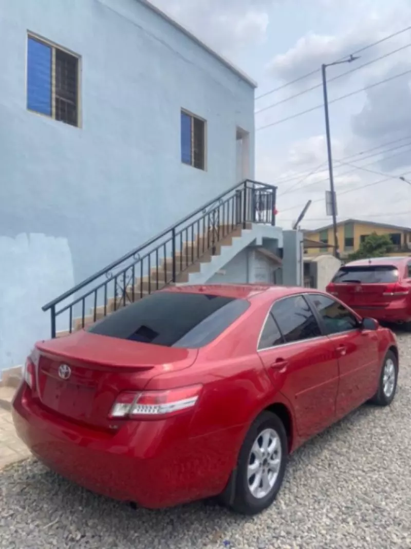Toyota Camry   - 2010