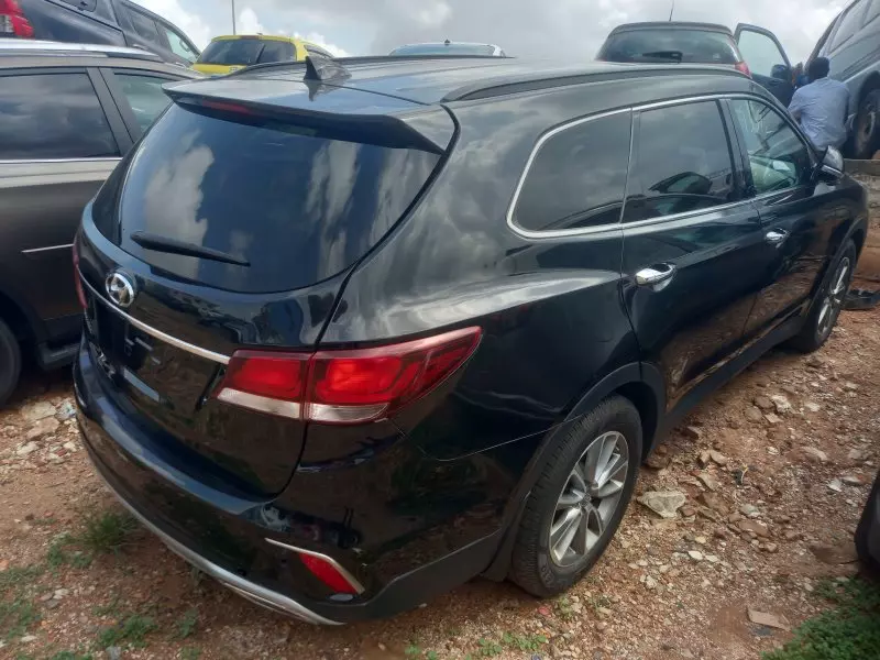 Hyundai Santa Fe   - 2017