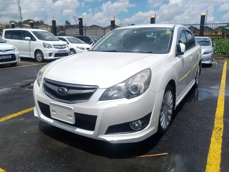 Subaru Legacy   - 2010