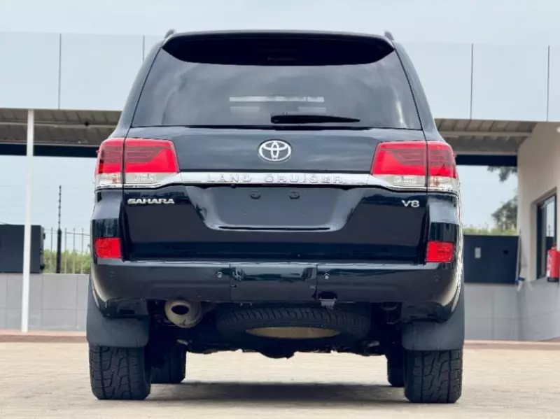 Toyota Landcruiser Sahara   - 2018