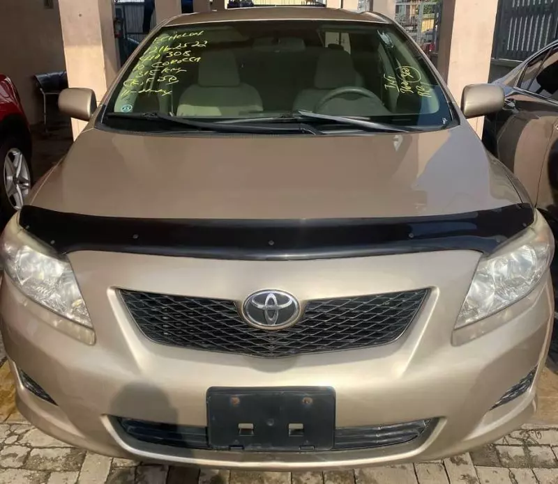 Toyota Corolla   - 2010