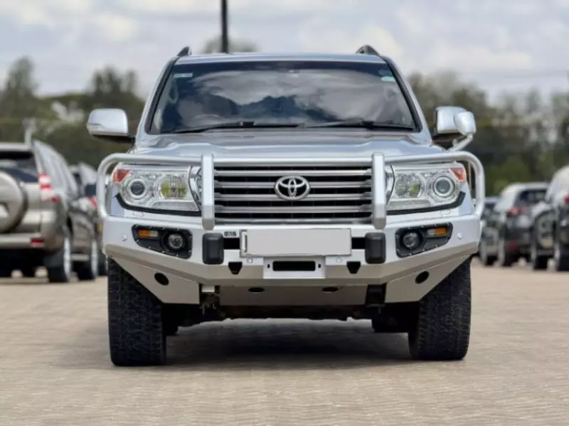 Toyota Land Cruiser V8   - 2014