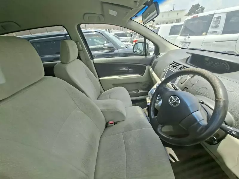 Toyota Passo Sette   - 2012