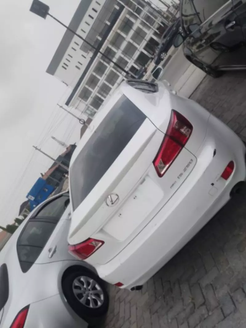 Lexus IS 250   - 2011