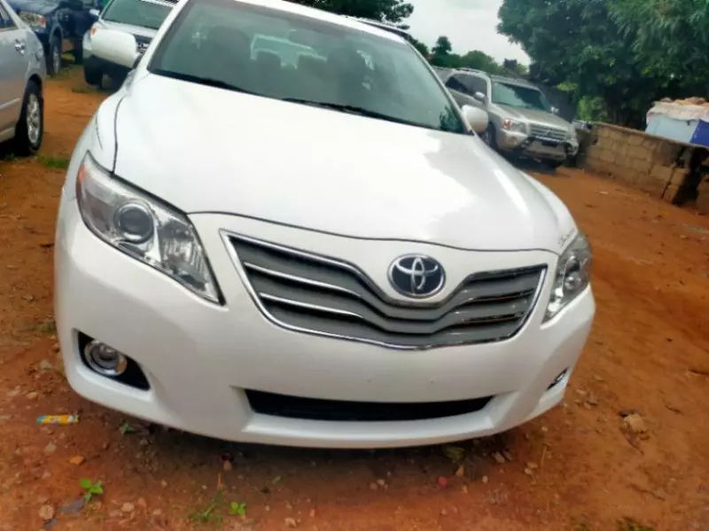 Toyota Camry   - 2009
