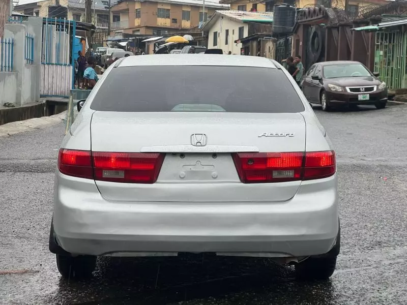 Honda Accord   - 2005