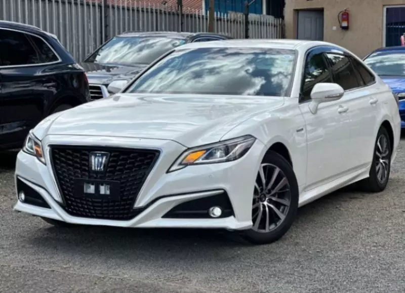 Toyota Crown   - 2019