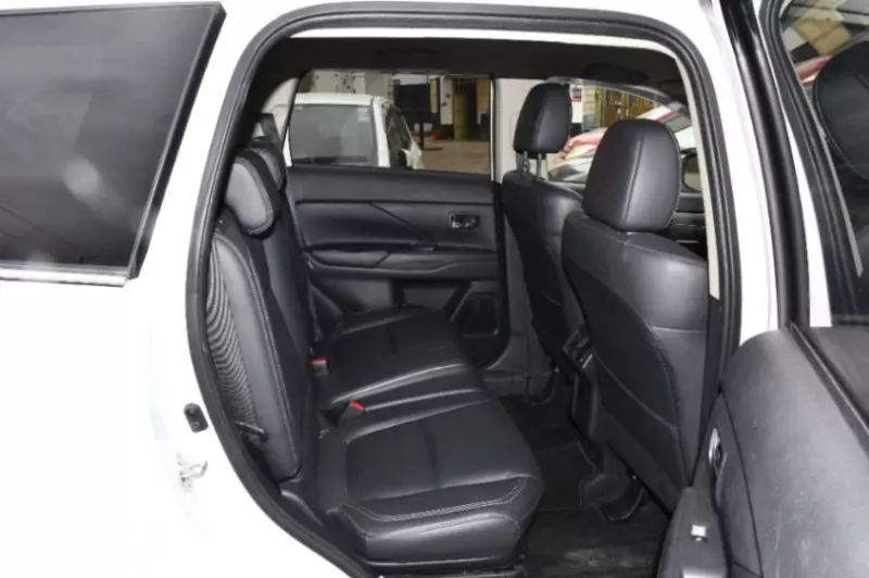 Mitsubishi OUTLANDER   - 2020