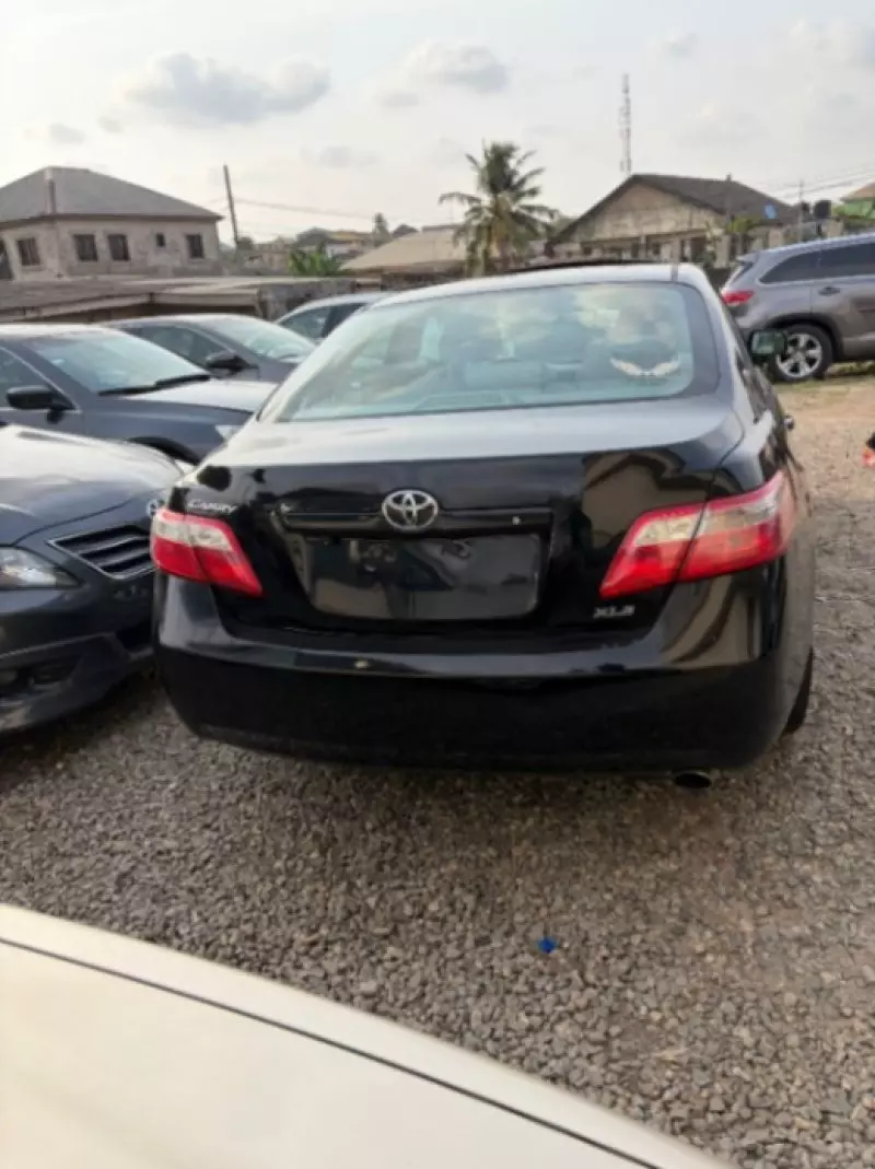 Toyota Camry   - 2009