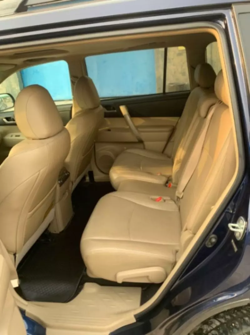 Toyota Highlander   - 2011