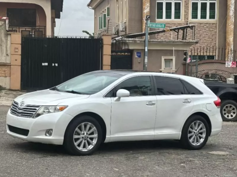 Toyota Venza   - 2011