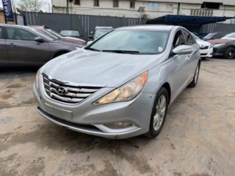 Hyundai Sonata   - 2011