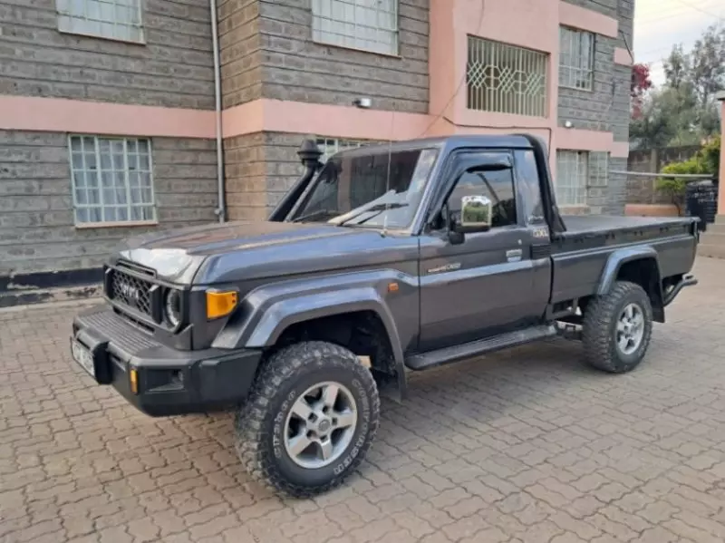 Toyota Landcruiser   - 2013