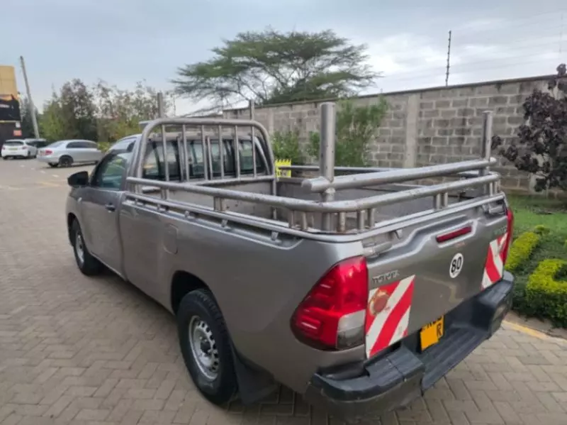 Toyota Hilux    - 2017