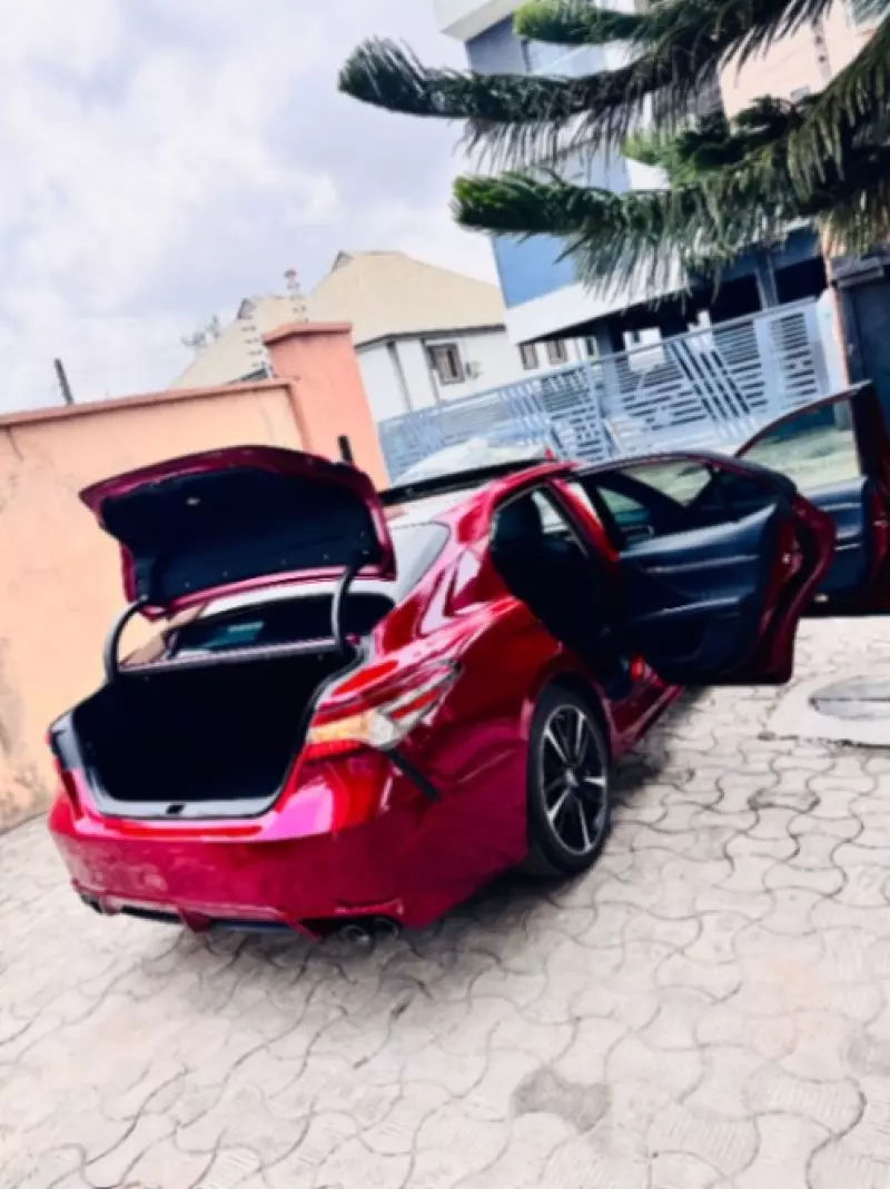 Toyota Camry   - 2018