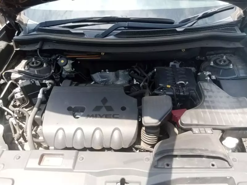 Mitsubishi Outlander hybrid    - 2012