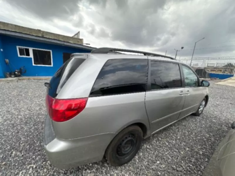 Toyota Sienna   - 2007