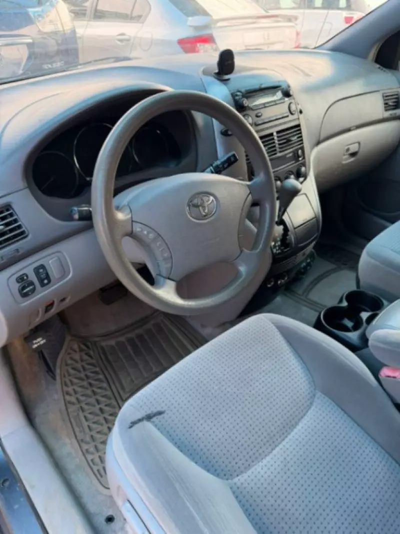 Toyota Sienna   - 2006