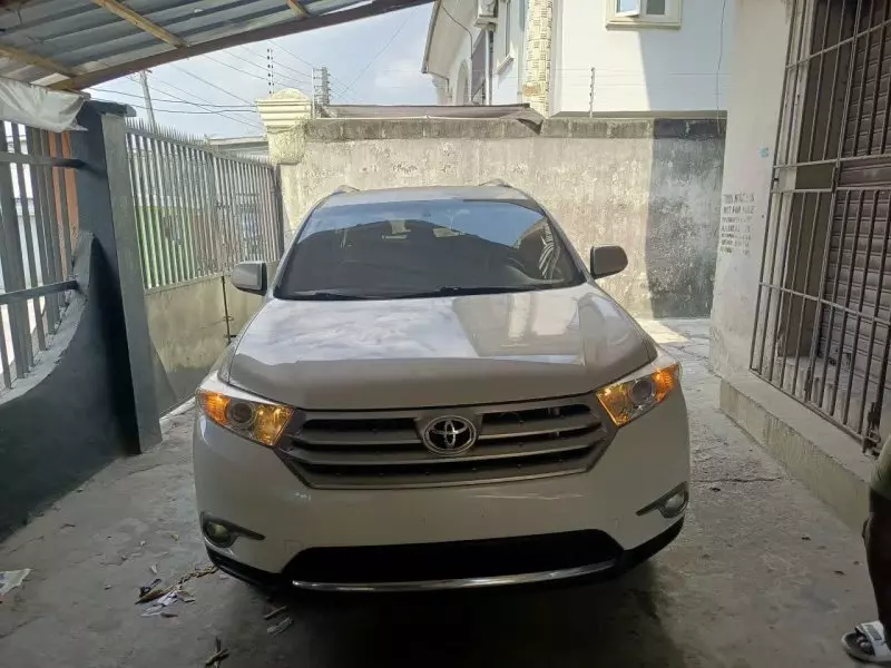 Toyota Highlander   - 2011