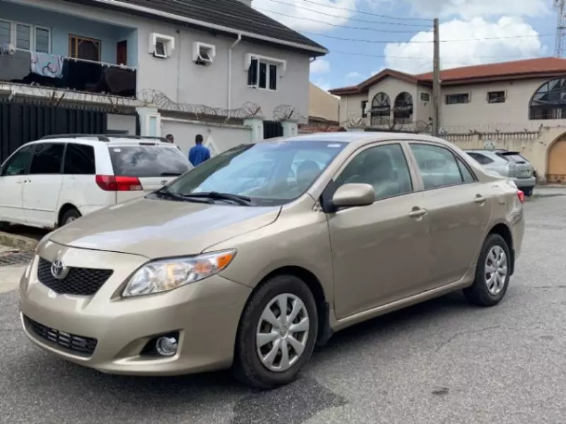 Toyota Corolla   - 2009