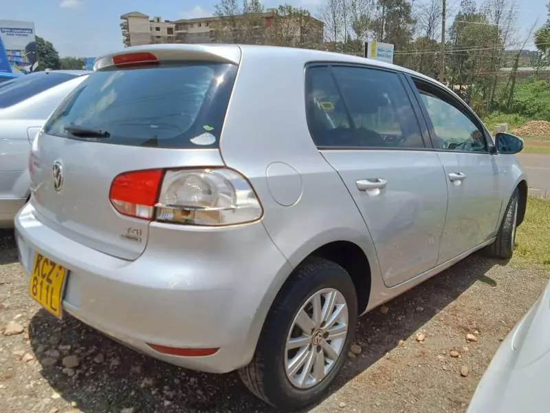 Volkswagen Golf   - 2013