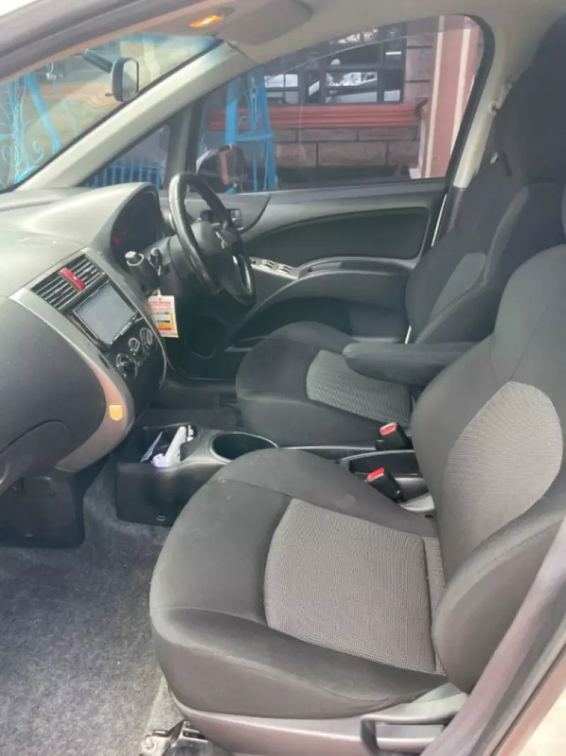 Toyota Sienta   - 2018