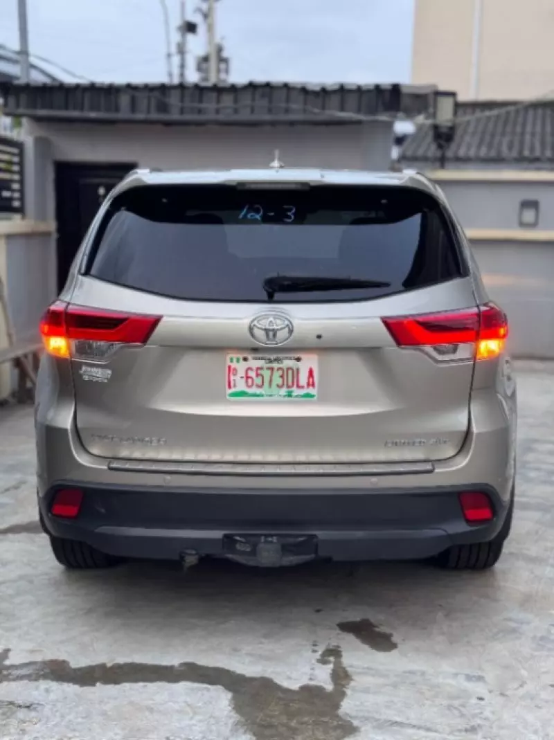 Toyota Highlander   - 2015
