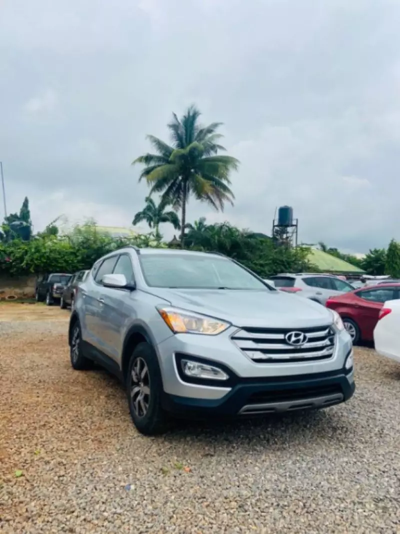 Hyundai Santa Fe   - 2015