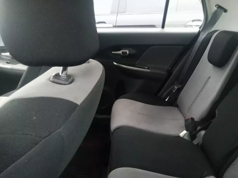 Toyota Ist    - 2011