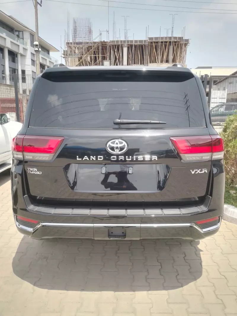 Toyota Landcruiser 300 VXR   - 2025