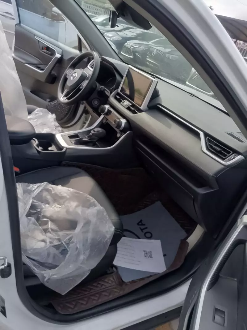 Toyota RAV 4   - 2021