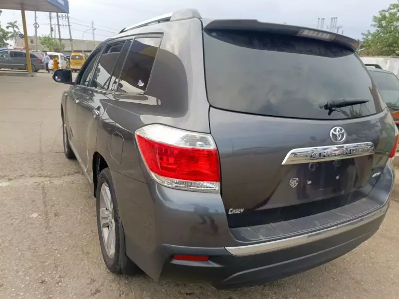Toyota Highlander   - 2013
